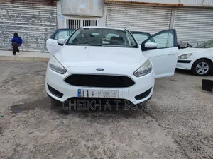 Photo - Ford Focus Titanium Hatchback FWD (2.0L 4cyl 6A) 2016 Blanc