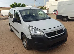 Photo - PEUGEOT Partenaire 2018 Blanc