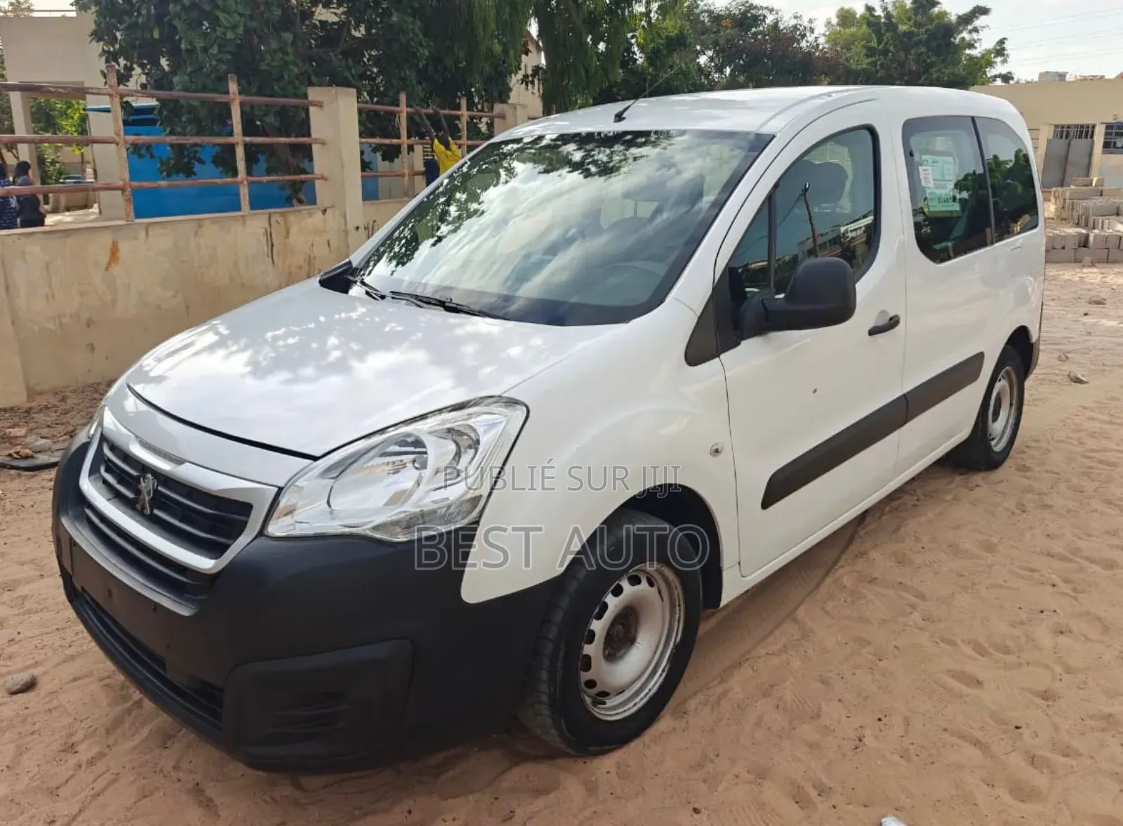 PEUGEOT Partenaire 2018 Blanc