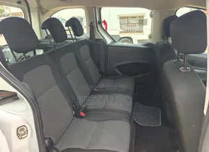 PEUGEOT Partenaire 2018 Blanc