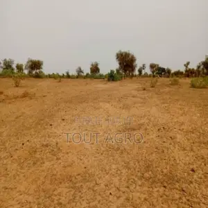Terrain De 7500 M2 Vers Khombole