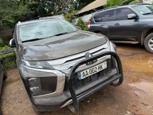 Photo - Mitsubishi Pajero 2022 Marron