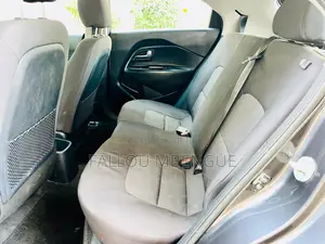 Kia Rio 2017 Gris