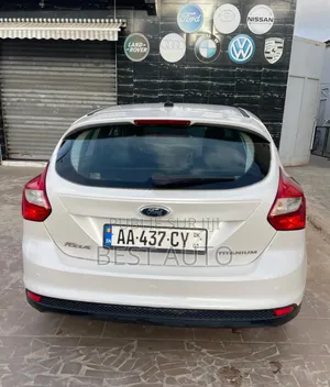 Ford Focus 2012 Blanc