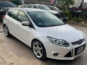 Ford Focus 2012 Blanc