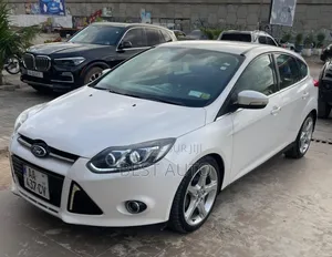 Ford Focus 2012 Blanc