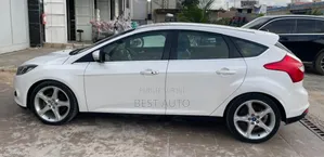 Ford Focus 2012 Blanc