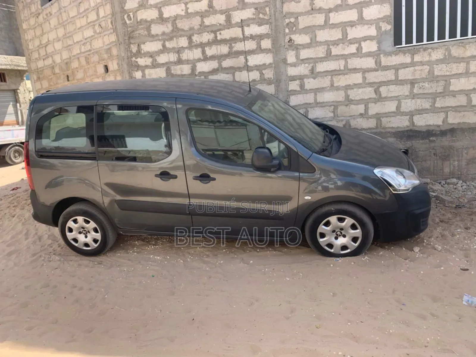 PEUGEOT Partenaire 2017 Noir