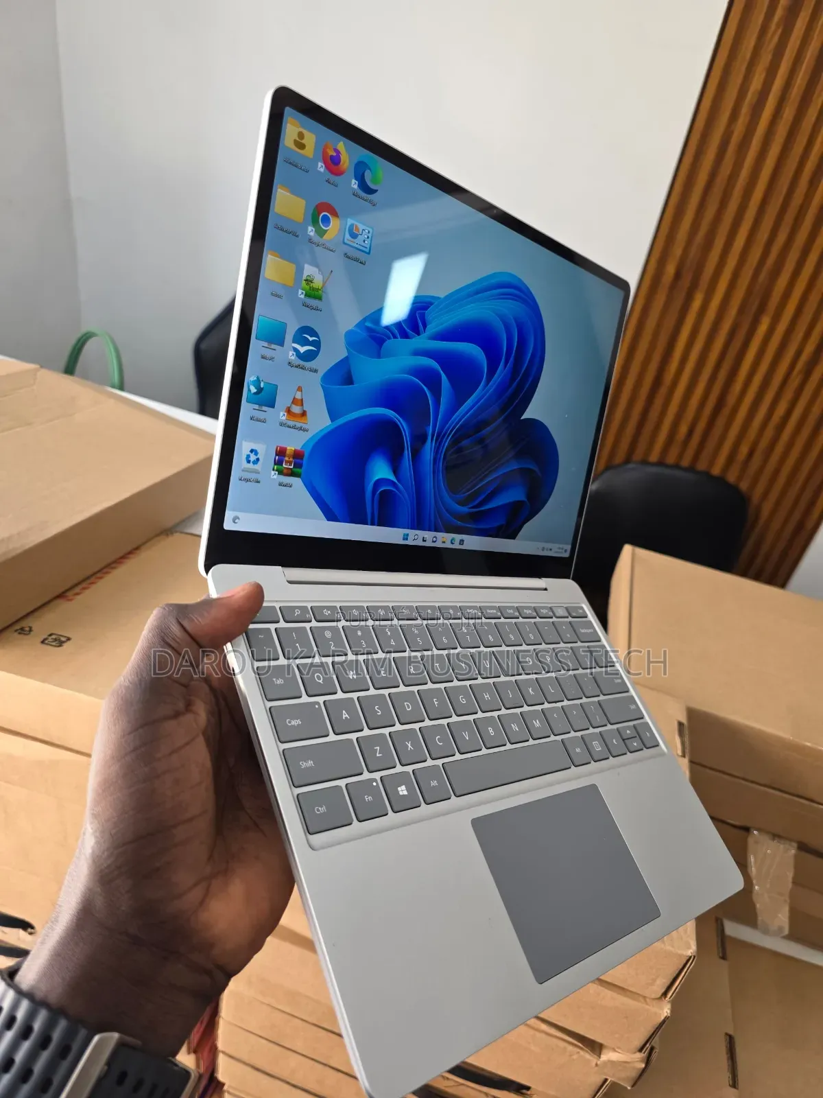 New Microsoft Surface Laptop Go 16GB Intel Core I5 SSD 256GB