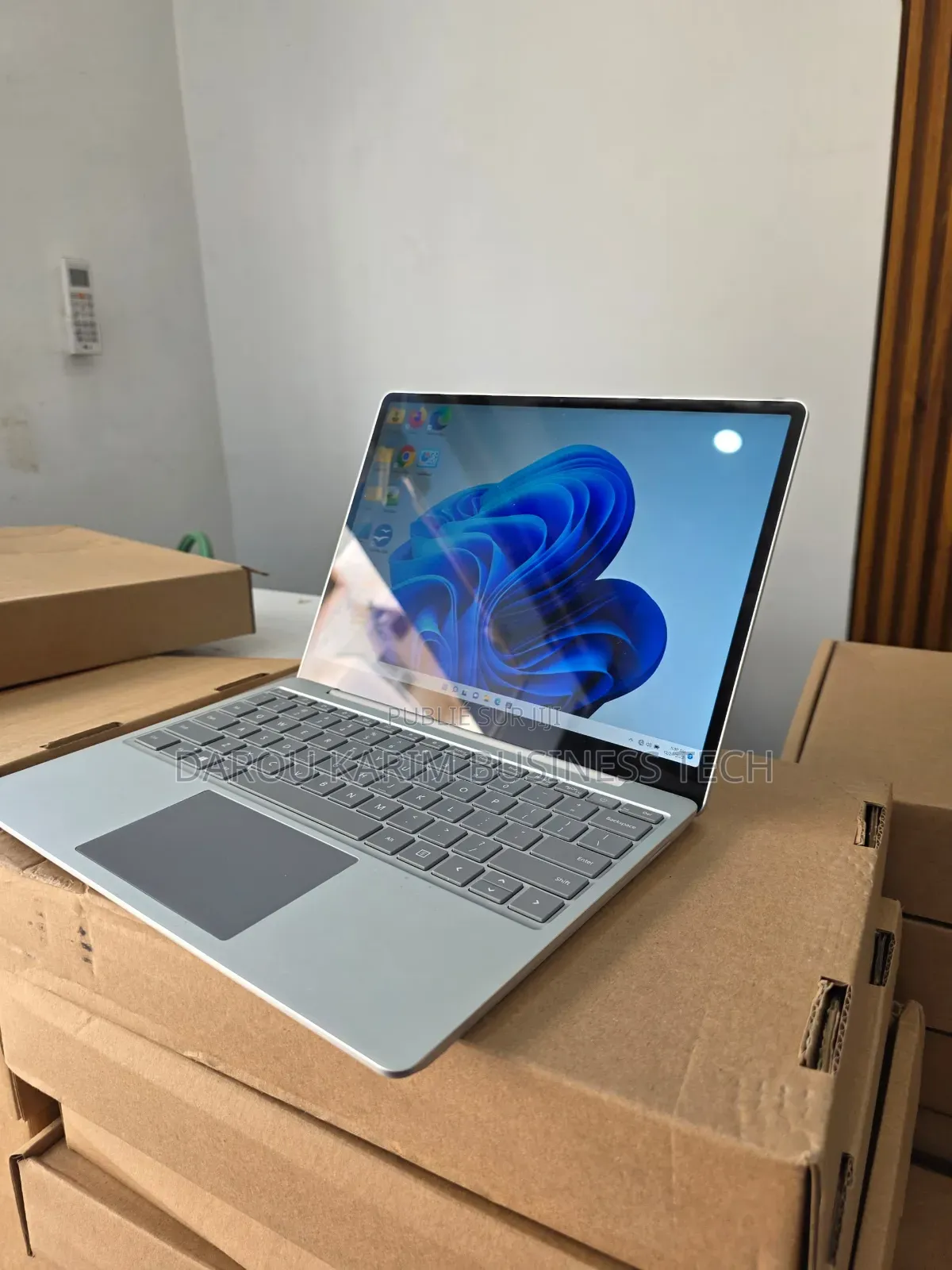 New Microsoft Surface Laptop Go 16GB Intel Core I5 SSD 256GB