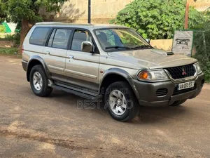 Mitsubishi Nativa 2007 Gris