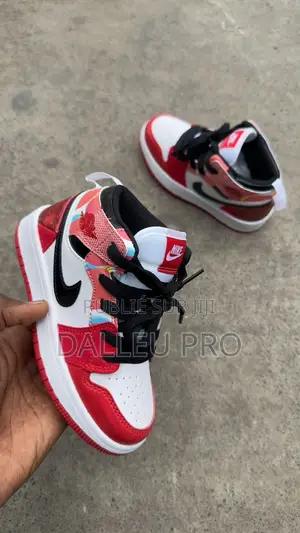 Photo - Nike Montante Pour Enfants Taille 27/34