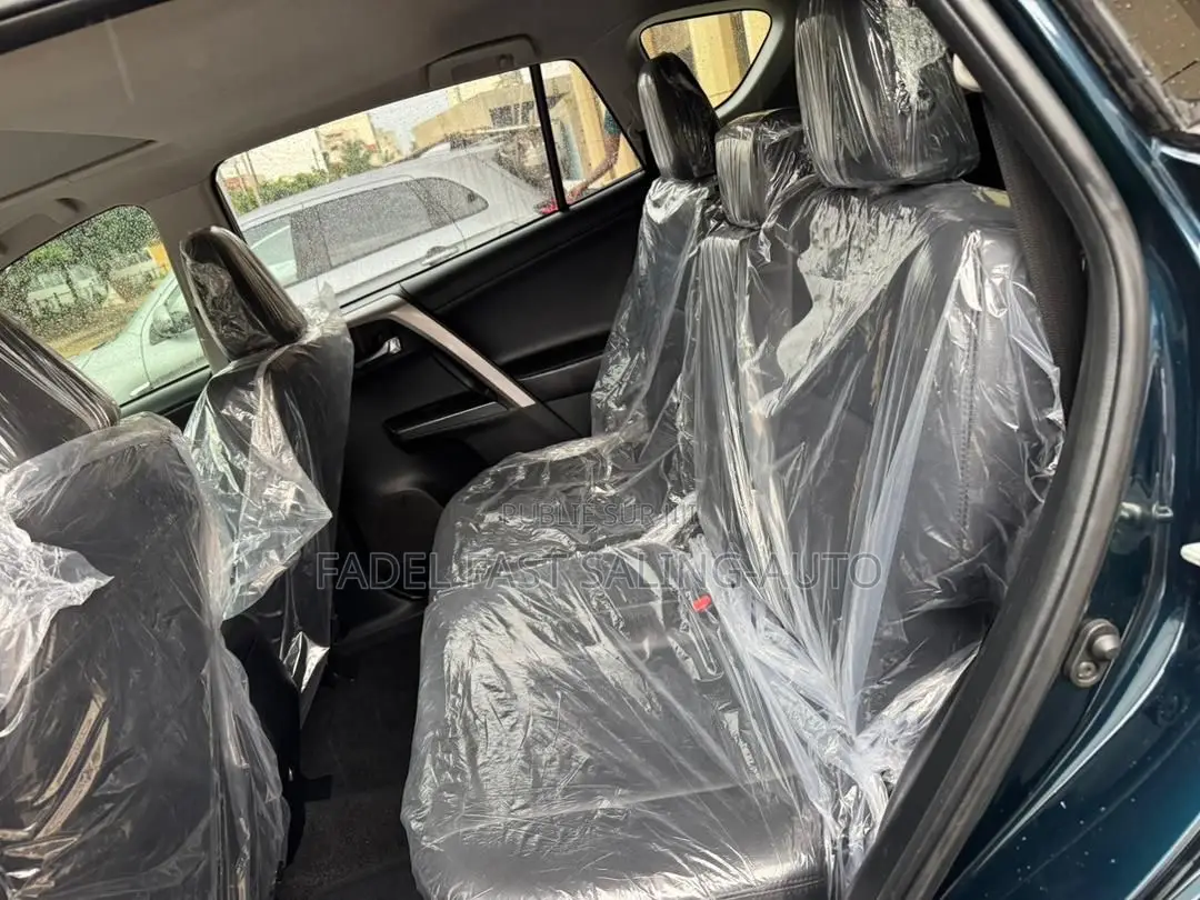 Toyota RAV4 XLE 4dr SUV (2.5L 4cyl 6A) 2018 Bleu