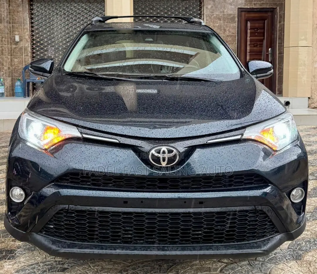 Toyota RAV4 XLE 4dr SUV (2.5L 4cyl 6A) 2018 Bleu