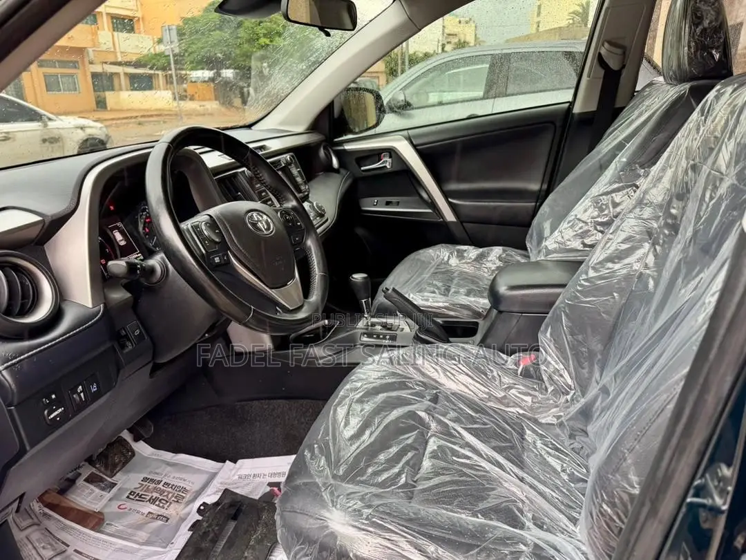 Toyota RAV4 XLE 4dr SUV (2.5L 4cyl 6A) 2018 Bleu