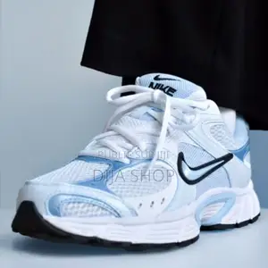 Photo -  Original Nike Vomero 05 RNR Disponible Pointure:40 À 45