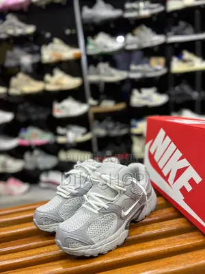  Original Nike Vomero 05 RNR Disponible Pointure:40 À 45