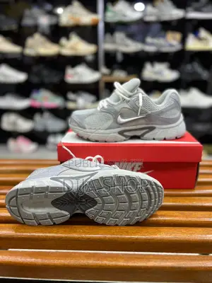  Original Nike Vomero 05 RNR Disponible Pointure:40 À 45