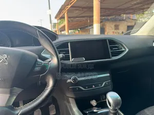 PEUGEOT 308 2018 Blanc