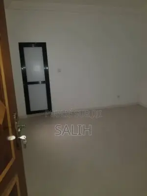 6chbre Villa dans Salih-Immo Et, Fann-Point E-Amitié à Vendre