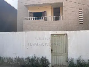 3chbre Villa dans Mmorsow, Région de Dakar à Vendre