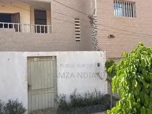 3chbre Villa dans Mmorsow, Région de Dakar à Vendre