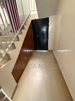 9chbre Maison dans Pdg Global, Rufisque à Vendre