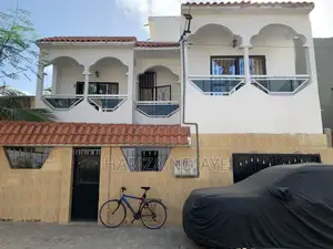 7chbre Villa dans Pdg Global, Guediawaye à Vendre