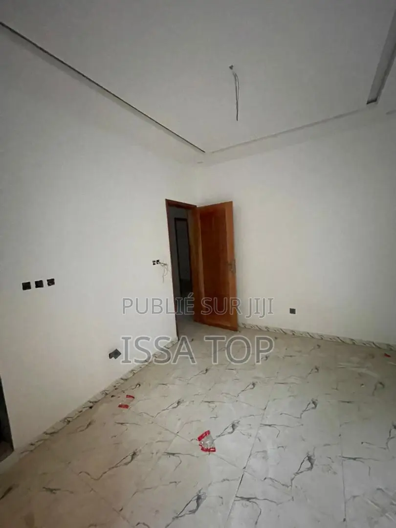 3chbre Appartement dans Almadies à Louer