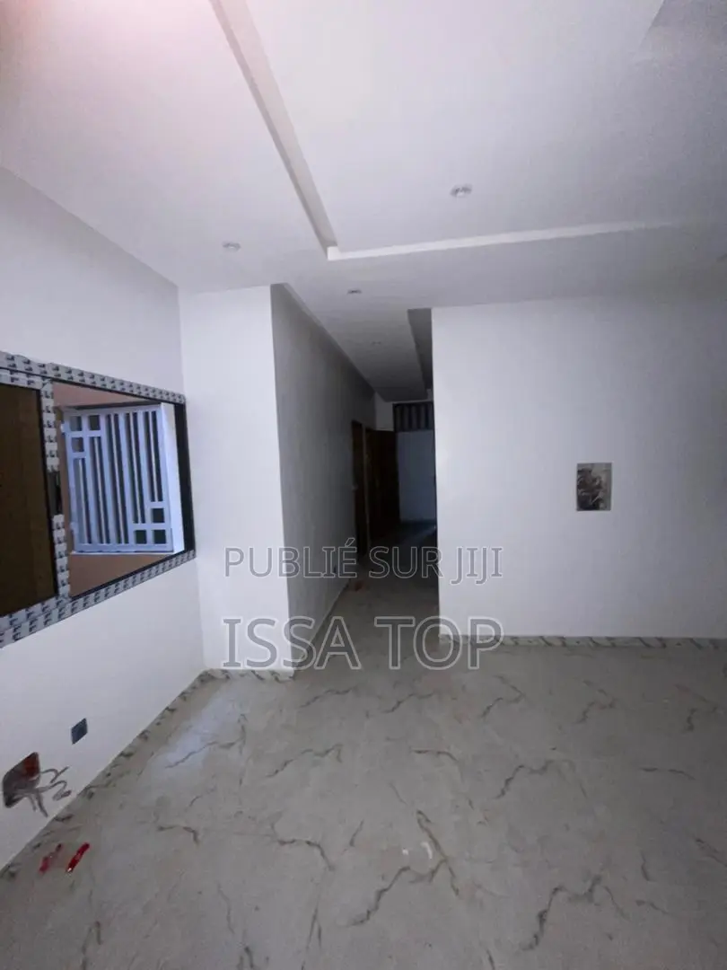 3chbre Appartement dans Almadies à Louer