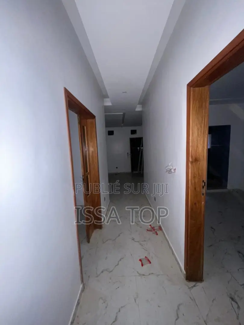 3chbre Appartement dans Almadies à Louer
