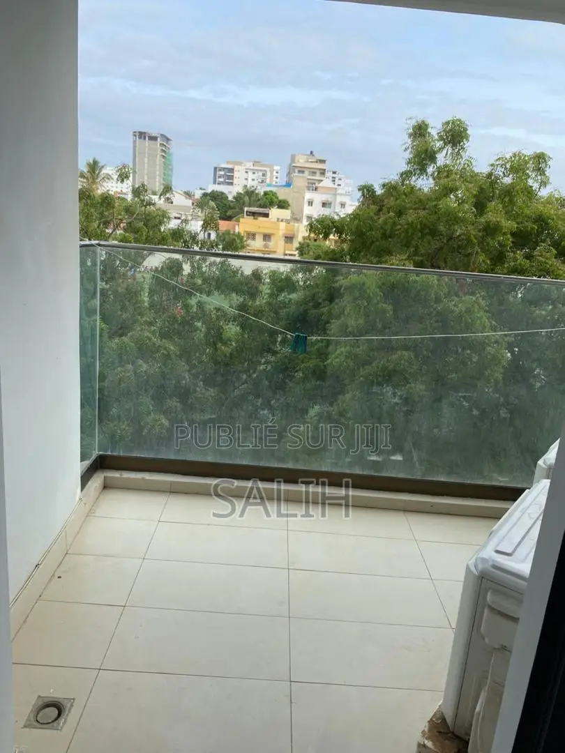 Furnished 3chbre Appartement dans Fann-Point E-Amitié à Louer