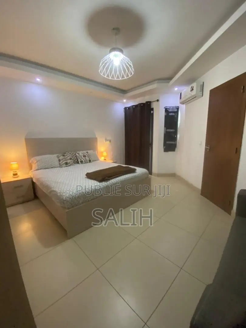 Furnished 3chbre Appartement dans Fann-Point E-Amitié à Louer