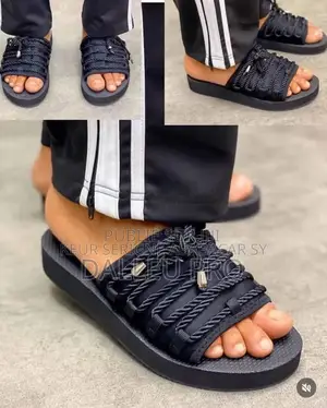 Photo - Sandales Nue Pieds De Pointure 41/45