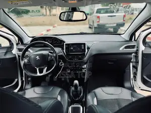 PEUGEOT 2008 2017 Blanc