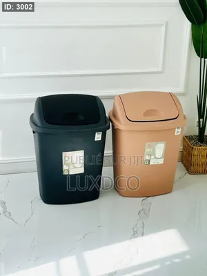 Bac À Ordure en Plastique Avec Couvercle Basculant De 30l.