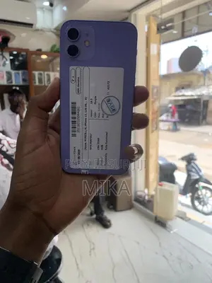 Photo - New Pomme iPhone 12 128 GB Violet