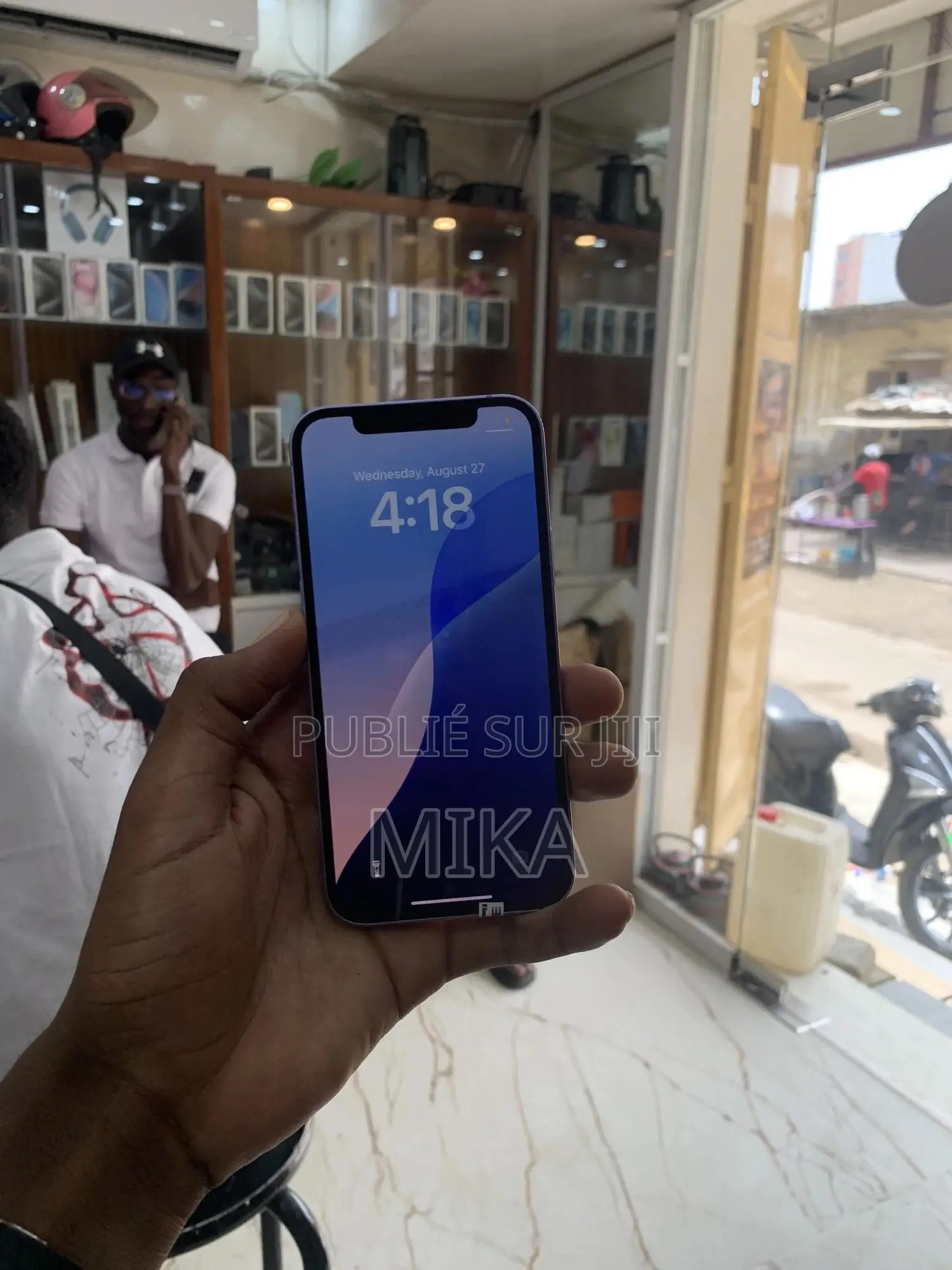 New Pomme iPhone 12 128 GB Violet