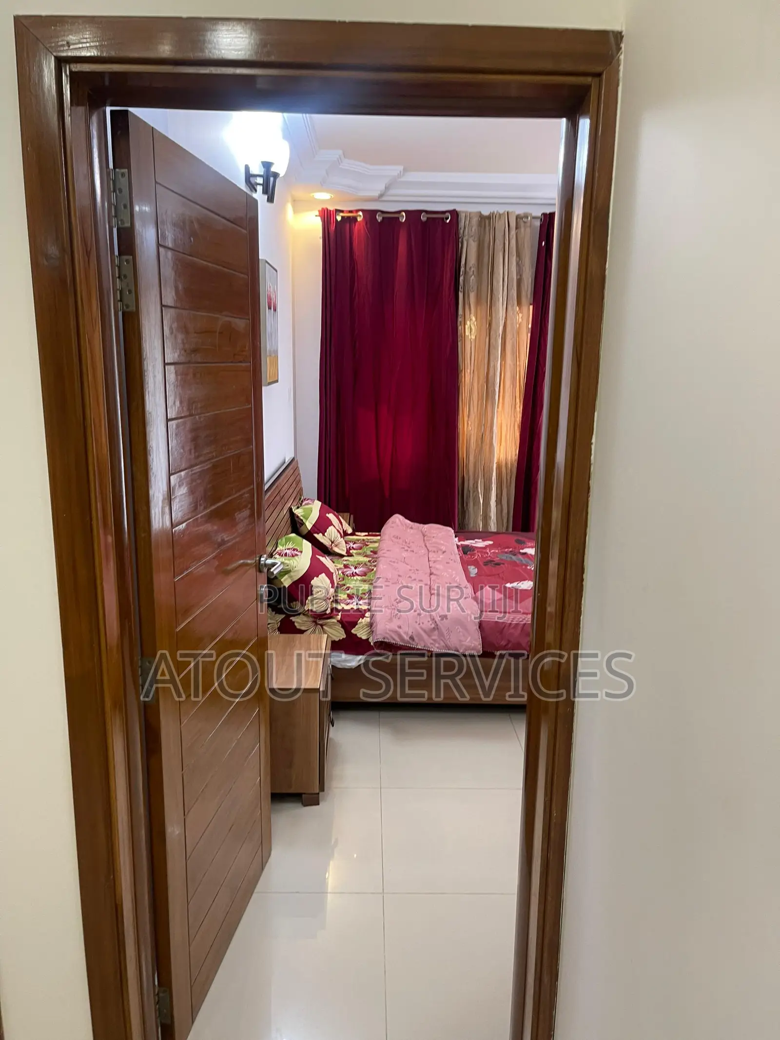 Furnished 3chbre Appartement dans Ngor à Louer