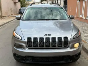 Photo - Jeep Cherokee 2016 Gris