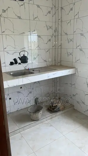 2chbre Appartement dans Appartement, Thiès Sud à Louer