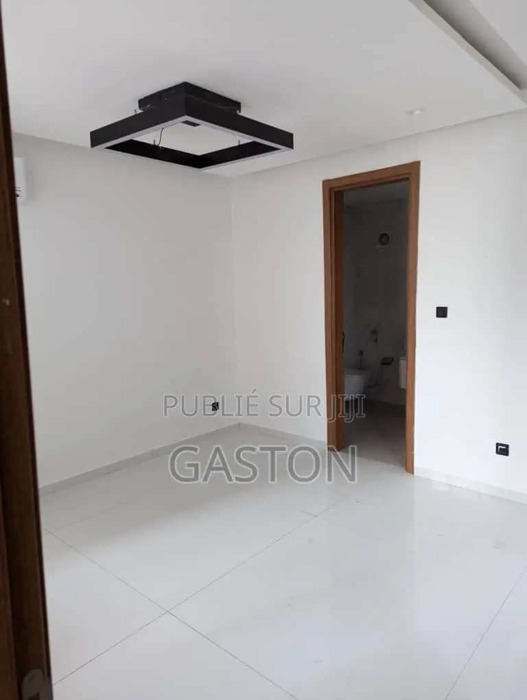 4chbre Villa dans Katos Immo, Almadies à Louer