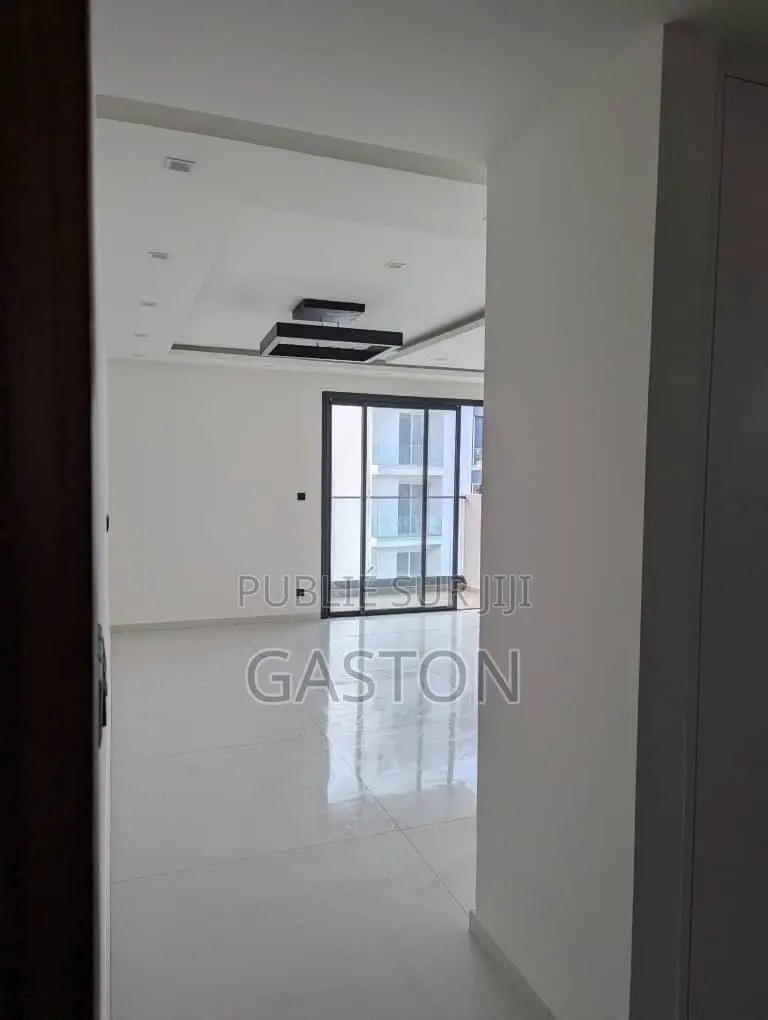 4chbre Villa dans Katos Immo, Almadies à Louer