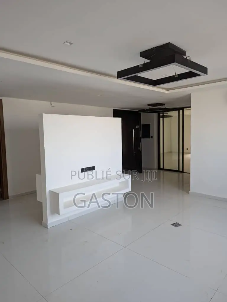 4chbre Villa dans Katos Immo, Almadies à Louer