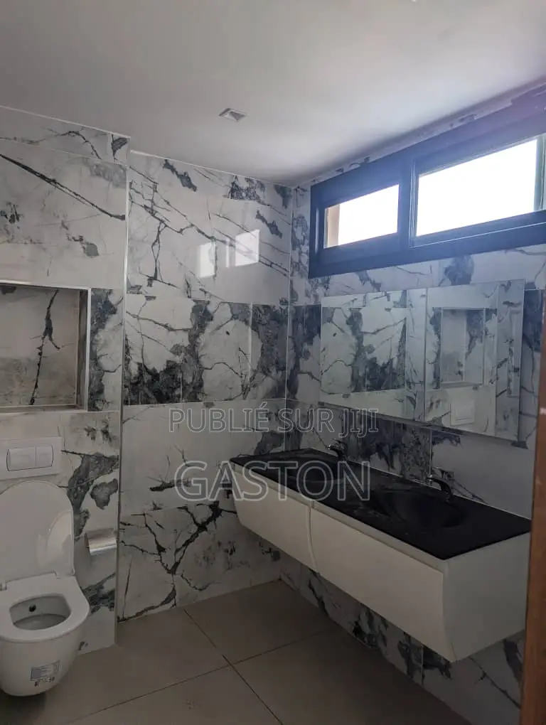 4chbre Villa dans Katos Immo, Almadies à Louer