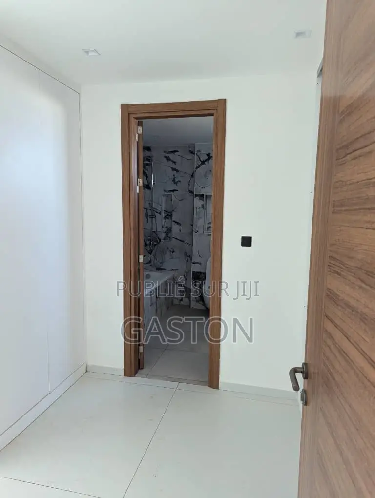 4chbre Villa dans Katos Immo, Almadies à Louer