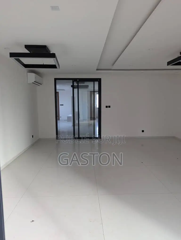 4chbre Villa dans Katos Immo, Almadies à Louer