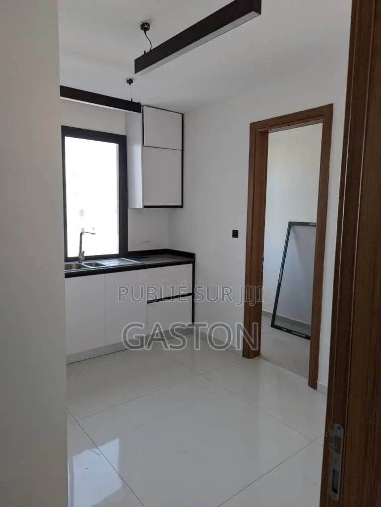 4chbre Villa dans Katos Immo, Almadies à Louer