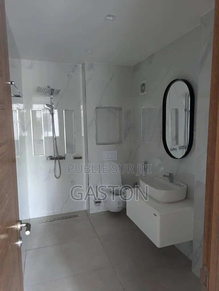 4chbre Villa dans Katos Immo, Almadies à Louer