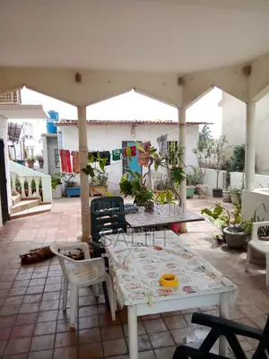 4chbre Villa dans Salih-Immo, Thiaroye à Vendre
